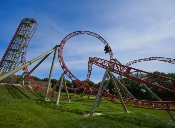 alt="Le vertika, celebre atraction du parc"