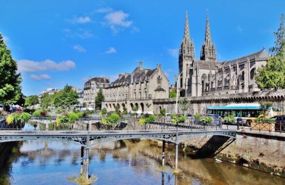 alt="Ville de quimper dans le sud Finistère"